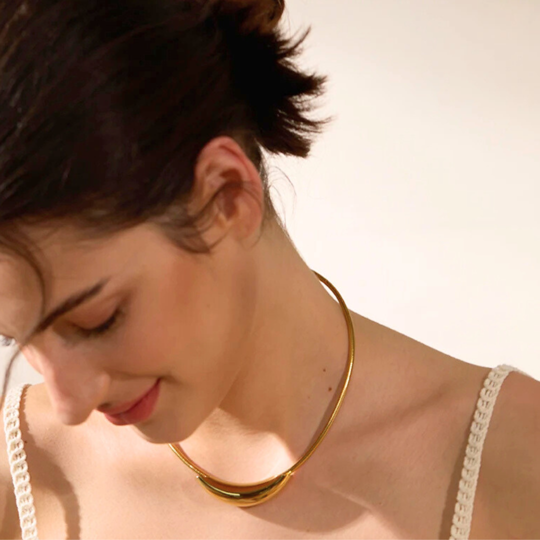 Curved Choker Necklace