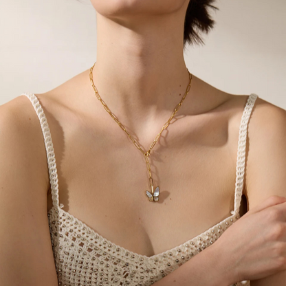 Halskette mit Schmetterlingsmuschelkette