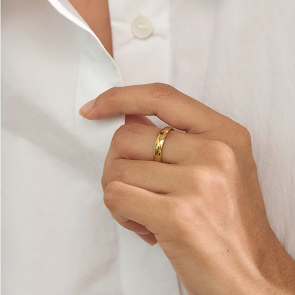 Klassischer glänzender Ring