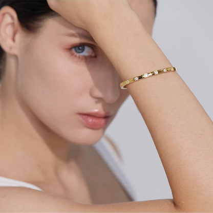 Lustre Zirconia Bangle